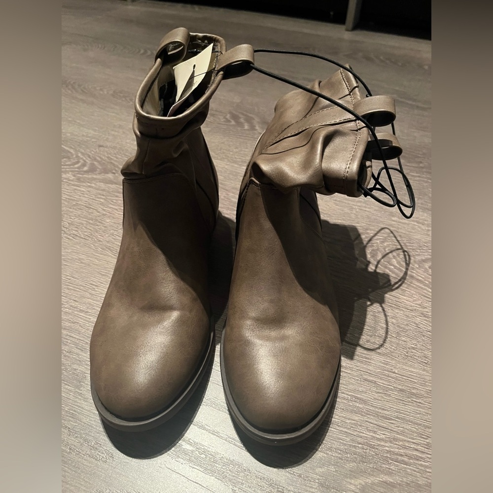 Stylish Brown Ankle Boots (Size: 8)